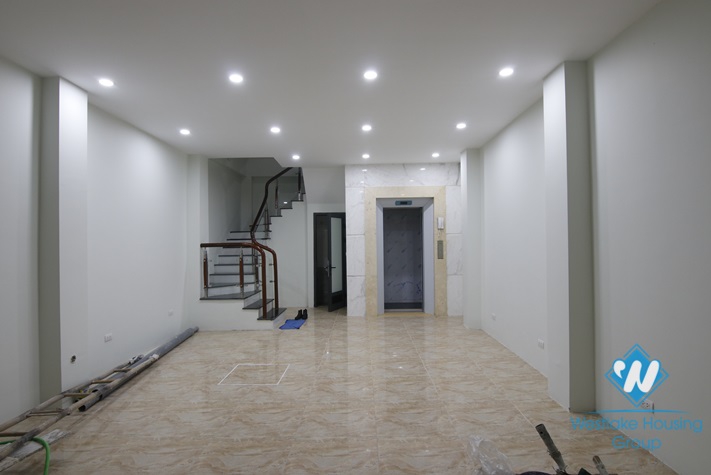 A unfurnished five bedroom house close to Ton Duc Thang street, Dong Da